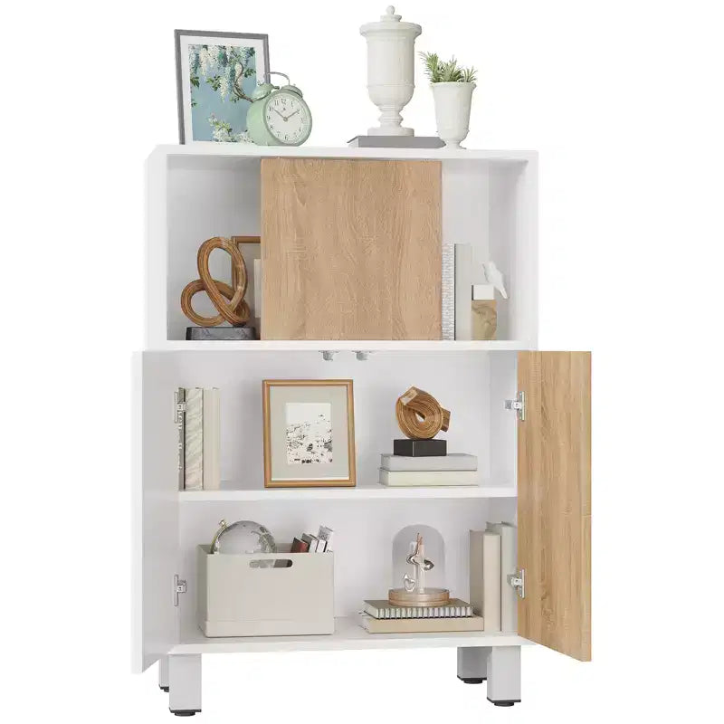 Mobile credenza in legno con ante scorrevoli e ripiani regolabili